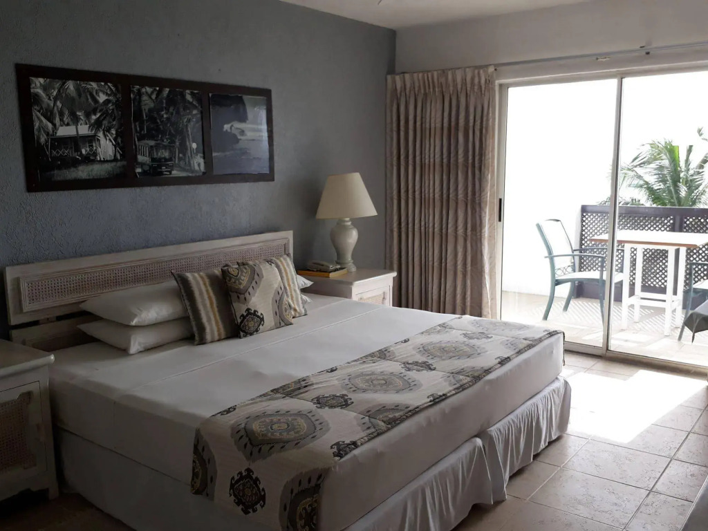 Tropical Sunset Beach Apartment Hotel