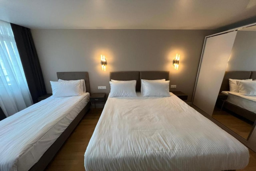 Weingart Suites Hotel