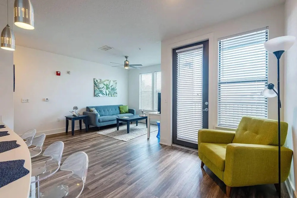 FRONTDESK NoHo Flats at North Hyde Park Apts Tampa