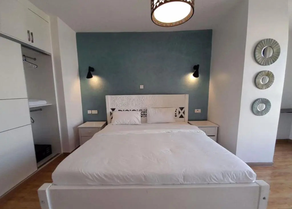 Spacious 2 Bedroom Serviced Apartment with Pool