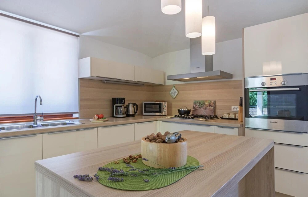Gorgeous Home In Galizana