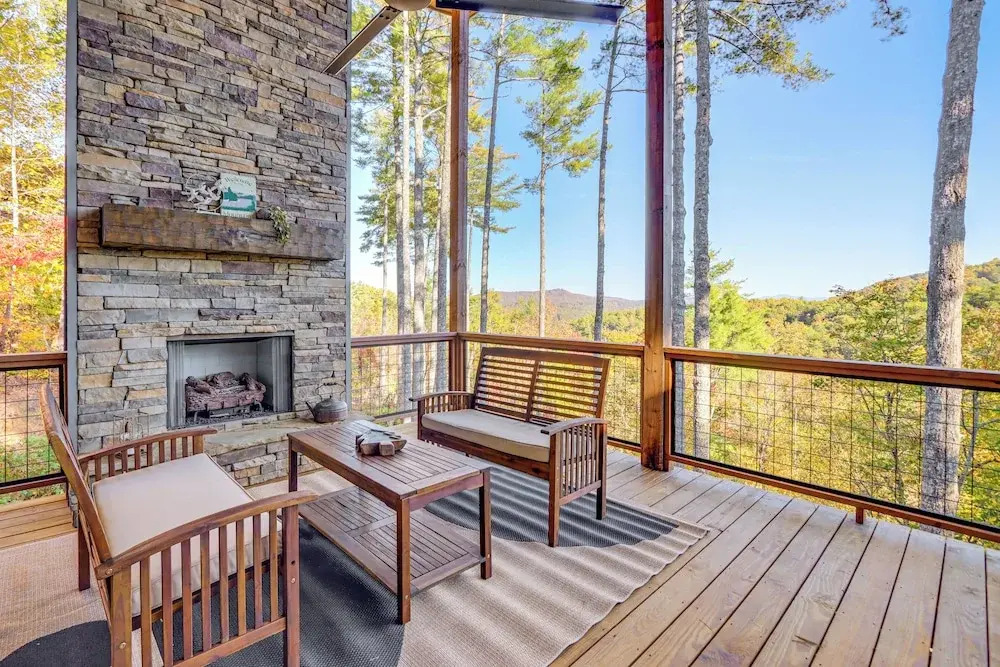 Modern Mtn Cabin w/ Deck & Views in Blue Ridge!