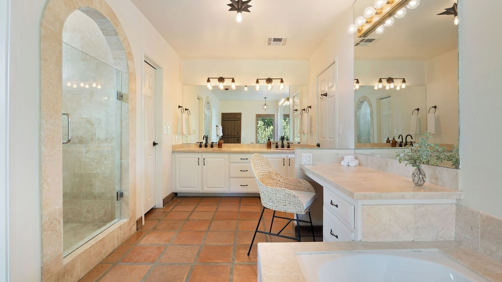 Sleeps 20! Architectural Mansion w/ Pool, Indoor Tennis Court, Game Room Starlight Estate by Avantstay