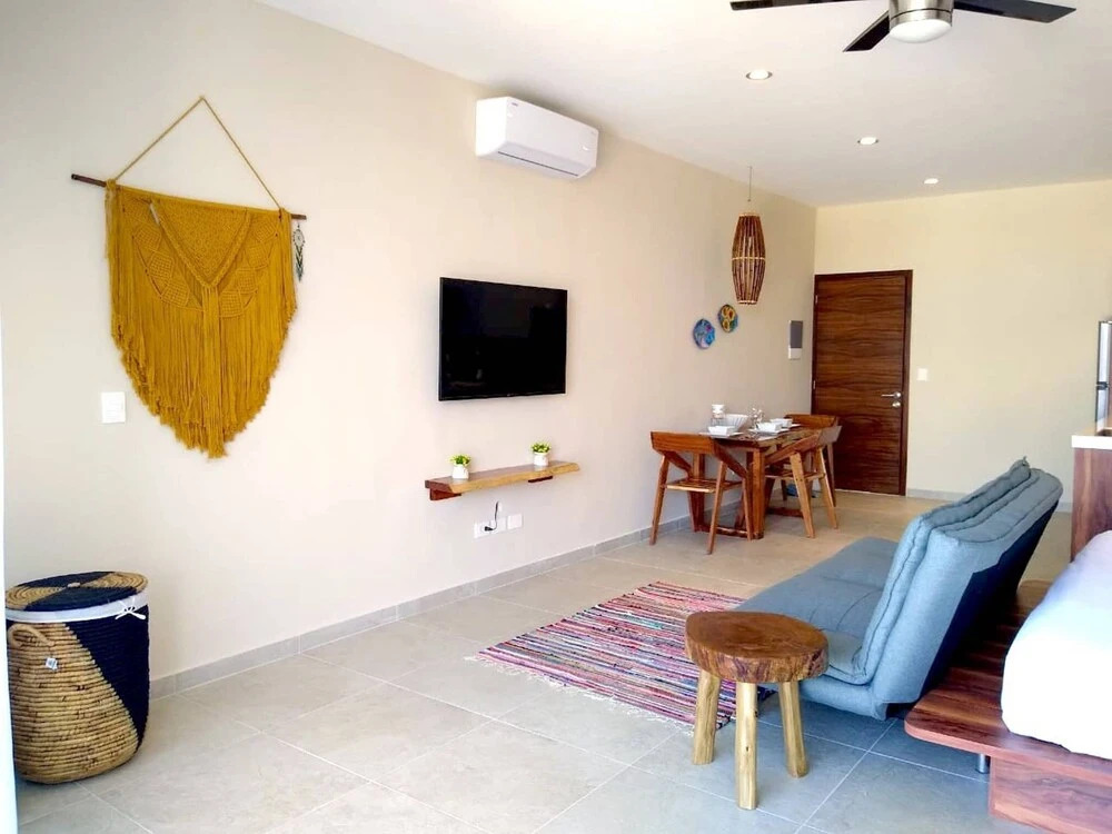 Brand New Studio w/Amazing Pool and Garden
