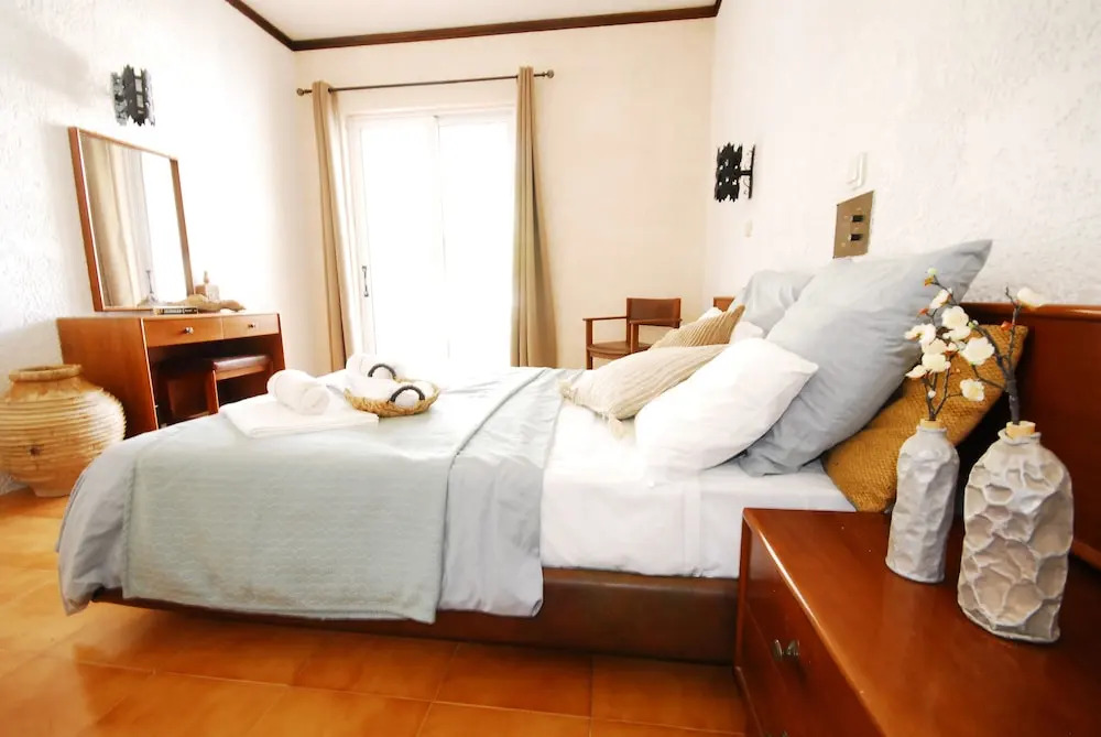 CASA MIKELE by Sarikas