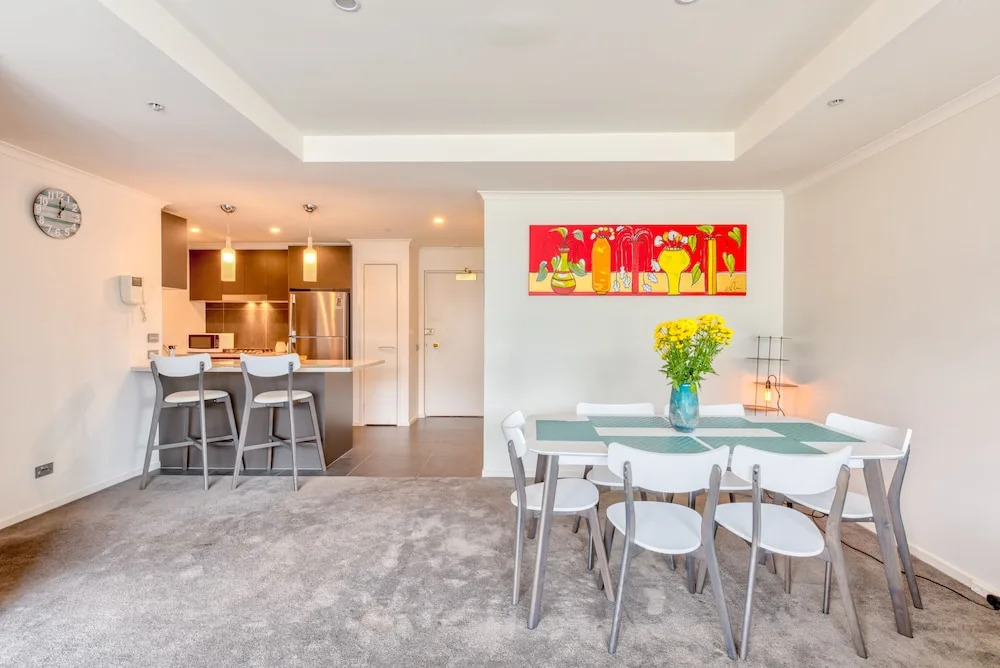South Melbourne 2 Bed Parking