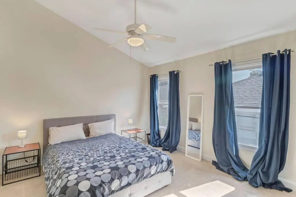 Large 1 BR carriage house in historic SPR