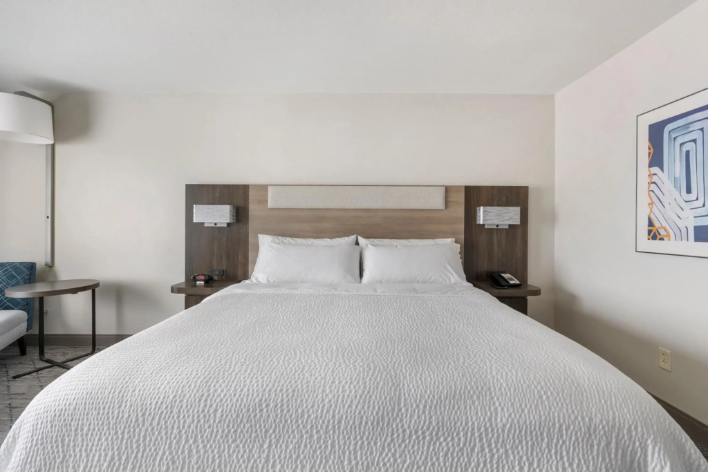 Holiday Inn Express Hotel & Suites Peru - Lasalle Area by IHG