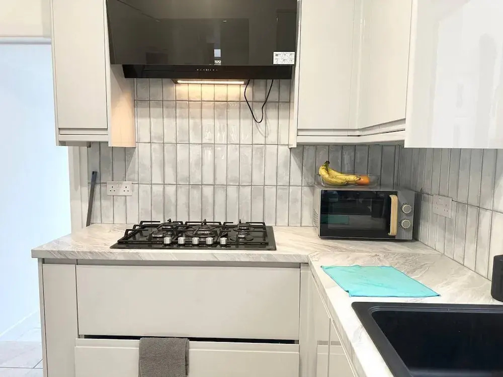 Southsea 5-bed Seaside Retreat- Sleeps 11 & Garden