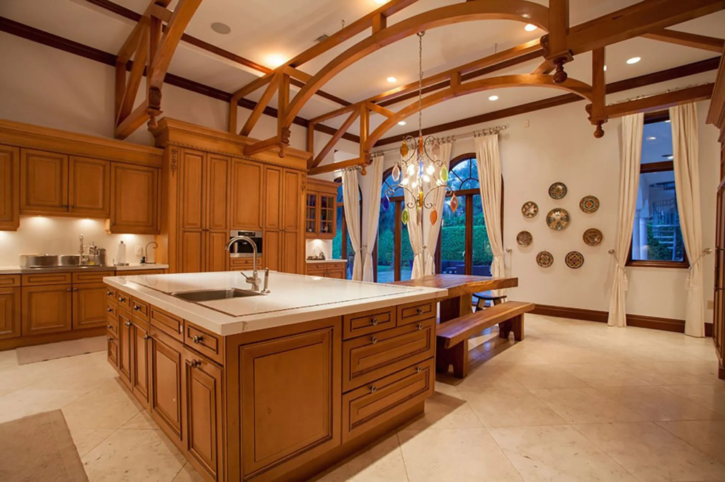 10 Bedroom Homes in Miami Beach by TMG