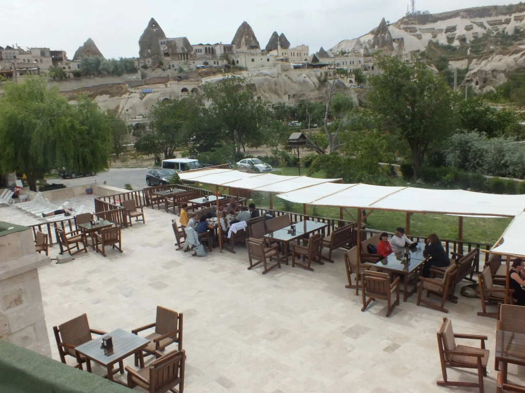 Holiday Cave Hotel