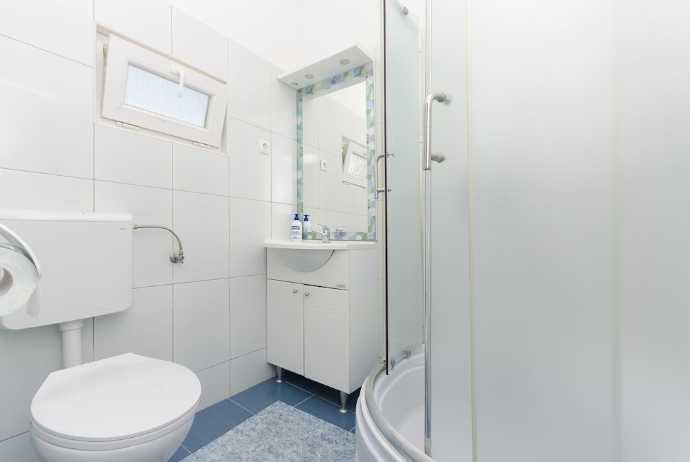 Apartments and Rooms Bepina