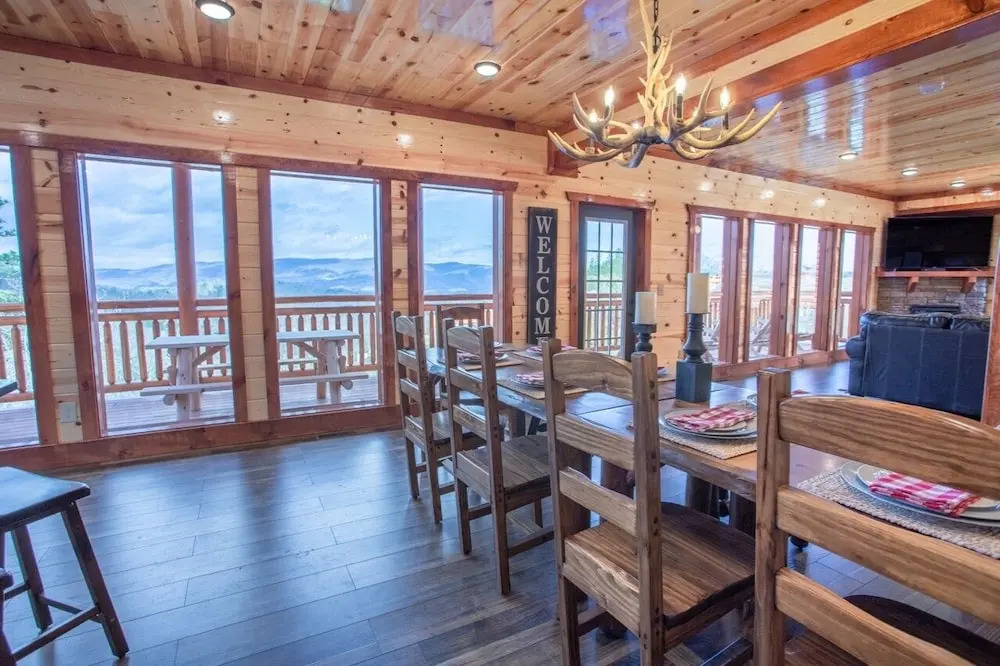 .lookout Lodge 6 Bedroom Cabin