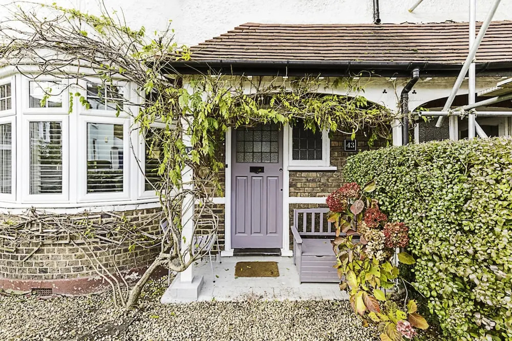 Gorgeous 4-bed Home With a Fireplace and Terrace
