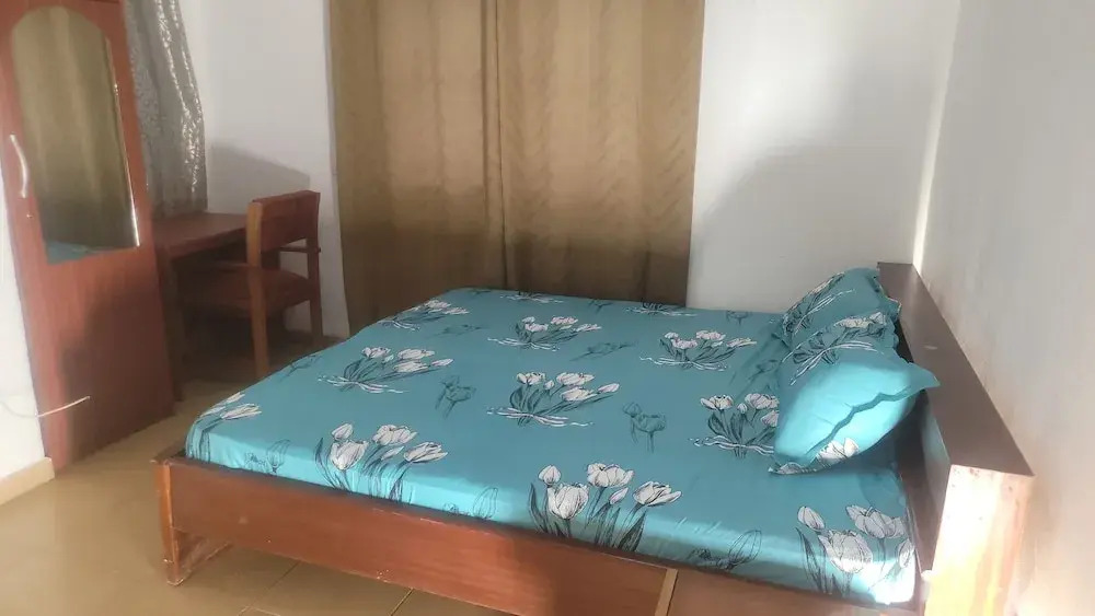 Assembly Hotel - Esiama