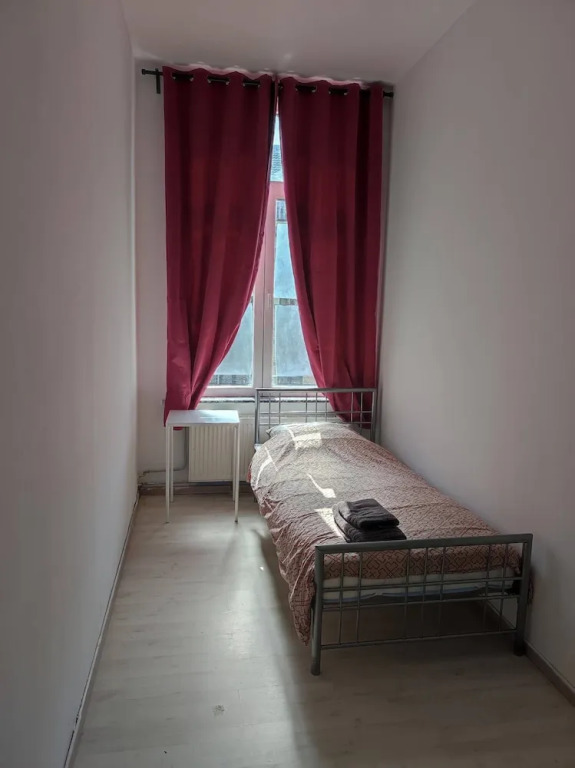 Room in Guest Room - Room In Brussels