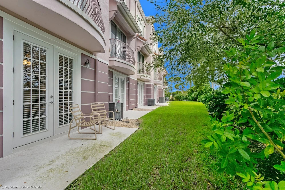 NEW Tastefully Designed Town Home. Close to Attractions, Steps From Convention Center! 3br/3ba #3vc138
