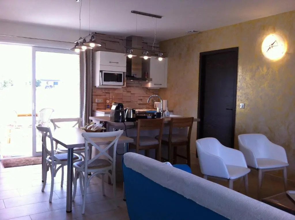 LHacienda Piscine chauffée à 28, spa, boulodrome et court de Tennis privés, 2 villas indépendantes