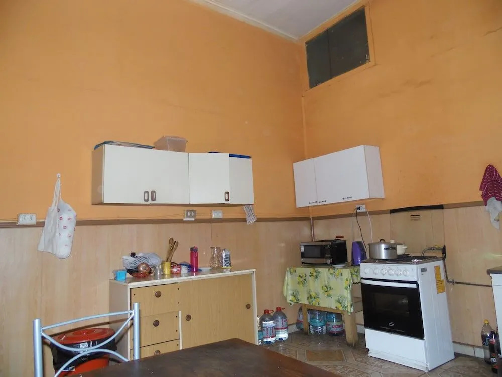 Hostal Tricontinental