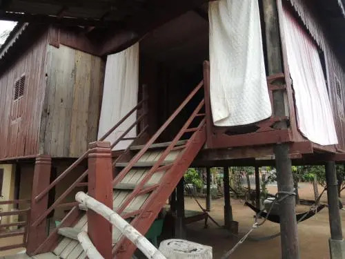 Khoeun Sreymom and Khlot Sopheng Homestay