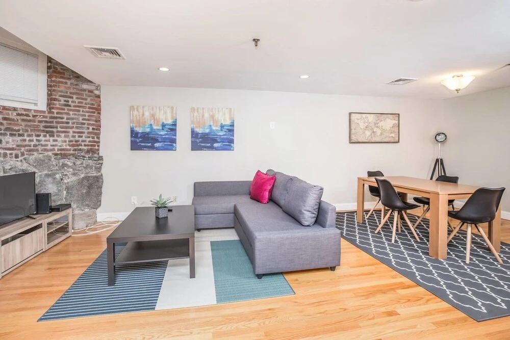Huge 2br/2ba in the Heart of Back Bay by Domio