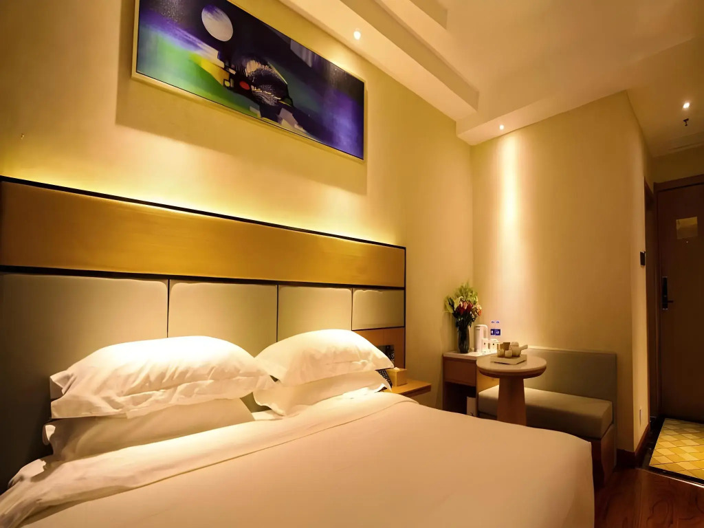 GreenTree Inn Geermu Walking Street Business Hotel