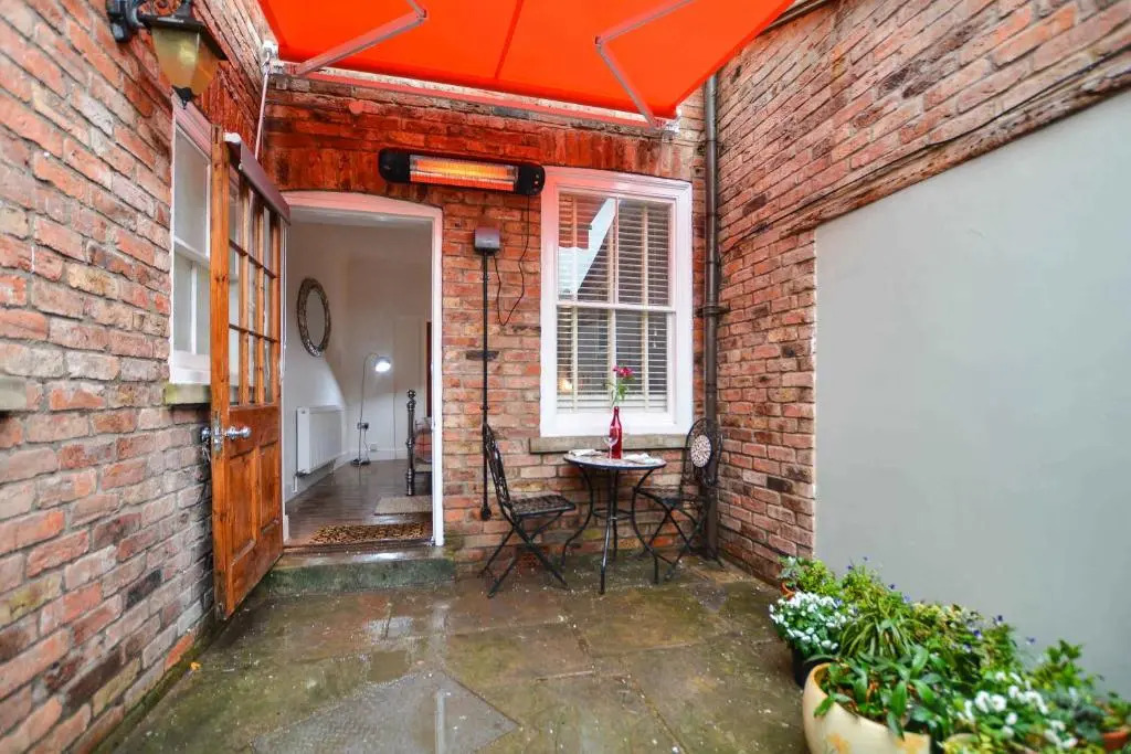 Al-Fresco Apartment - 1 FREE PRIVATE PARKING SPACE - 60 SECOND WALK 2 MINSTER!