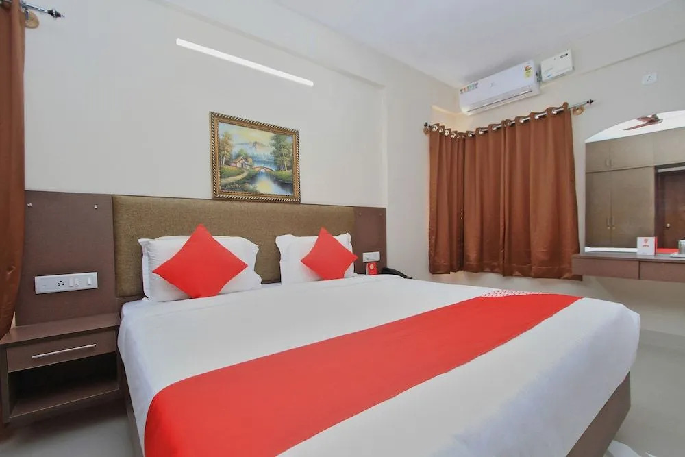 OYO 10379 Hotel Varcity Sapphire