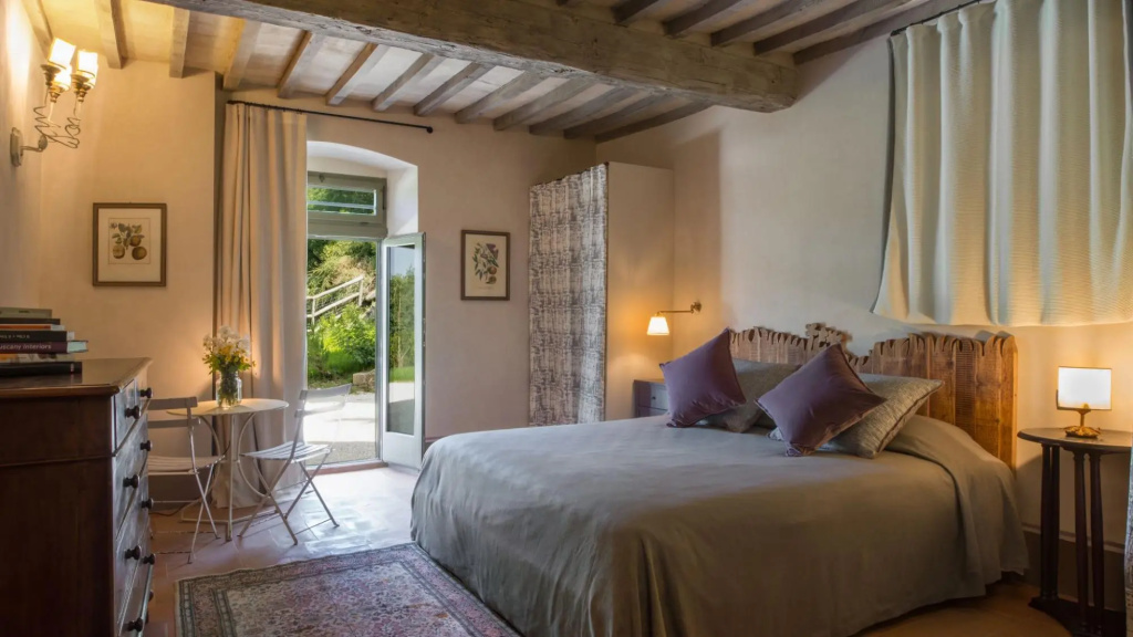 Sleeps: 12 (6 bedrooms, 6 bathrooms) 450 m2. Private garden and the pool (5x12 mts – 1,30mts depth),-VILLA LEOPOLDINA