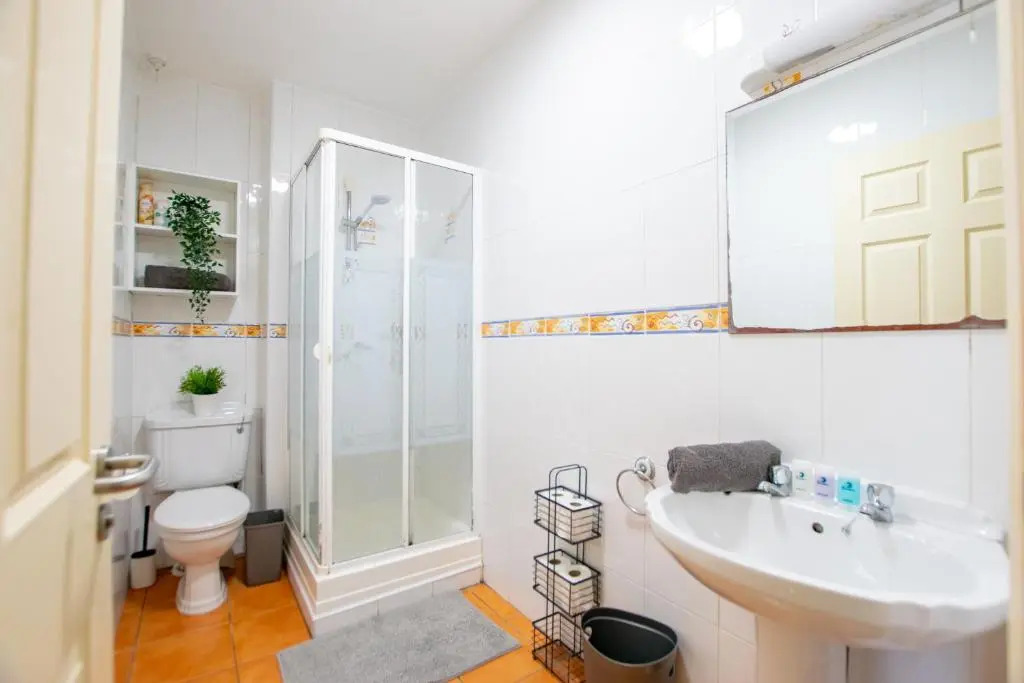 Gort Na Coiribe 4 Bedroom Duplex, by Shortstays