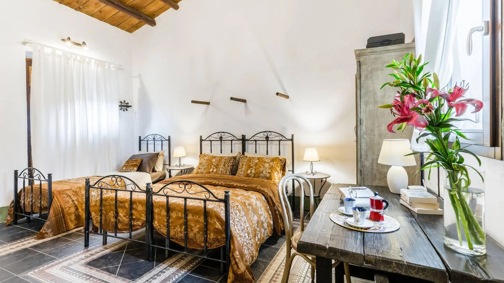 Authentic Sicilian Charm, pool, sea view, wi-fi & parking
