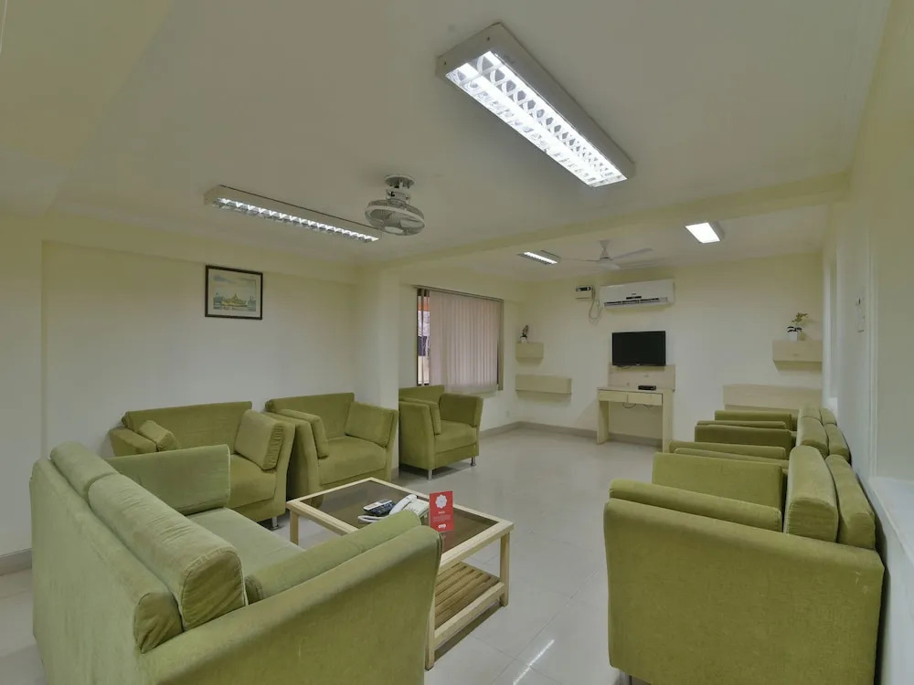 OYO 12993 Pramila Court