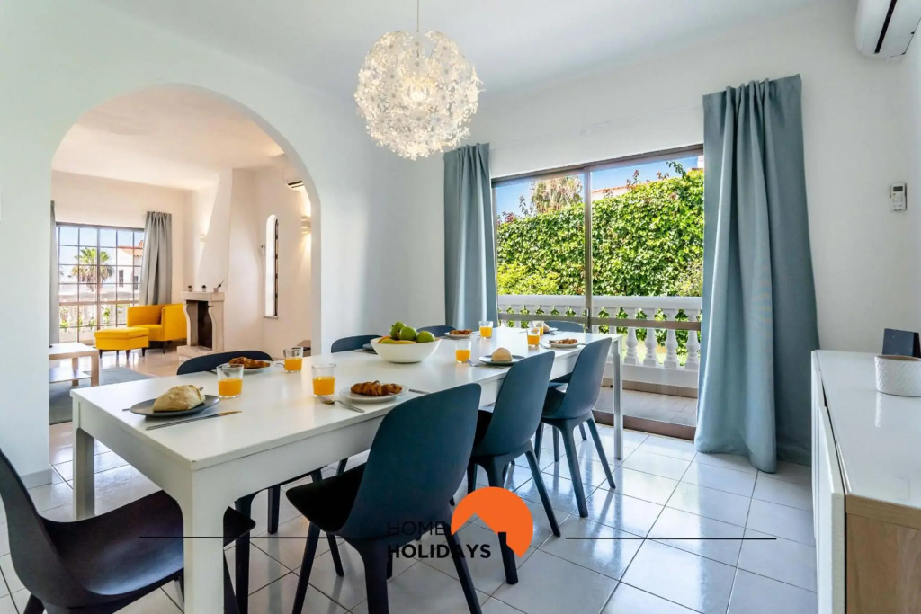 #072 Fantastic and Typical House with Pool and 3m Beach