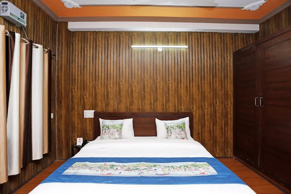 HOTEL OM SHIVAAY INN