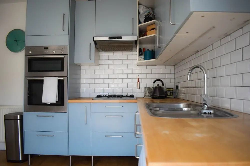 Cosy 1 Bedroom Modern Maisonette with Summertime Balcony