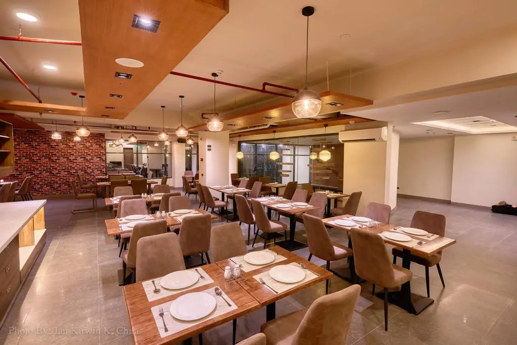 Griffin Hotel and Suites