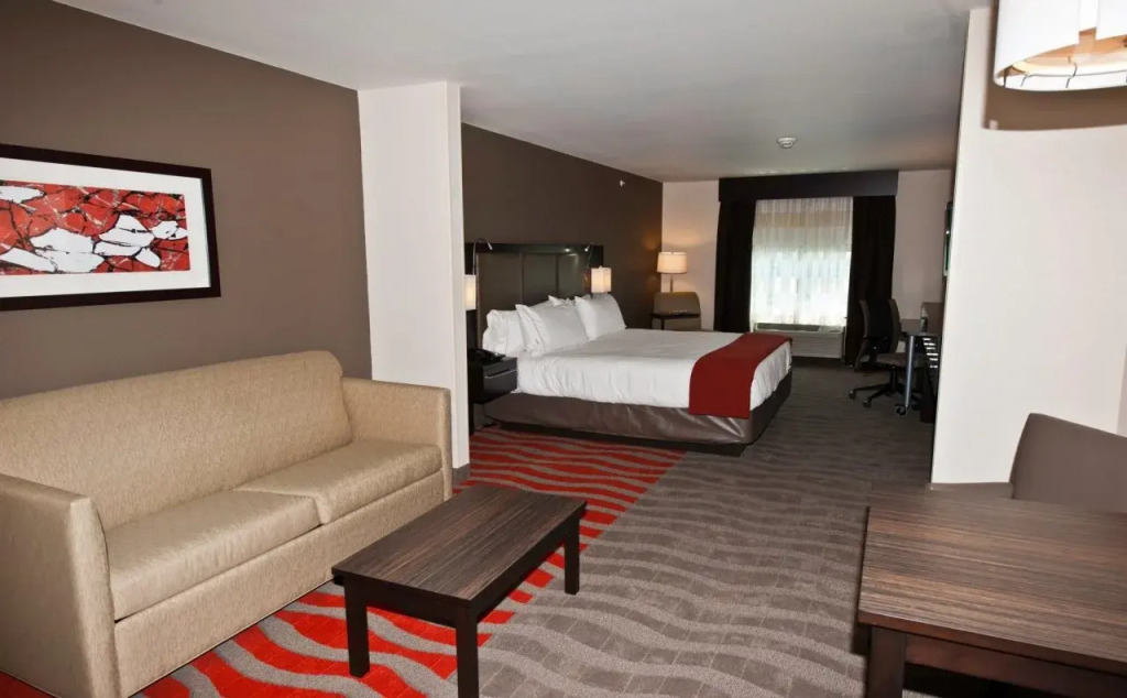 Holiday Inn Express & Suites Columbus - Easton Area by IHG