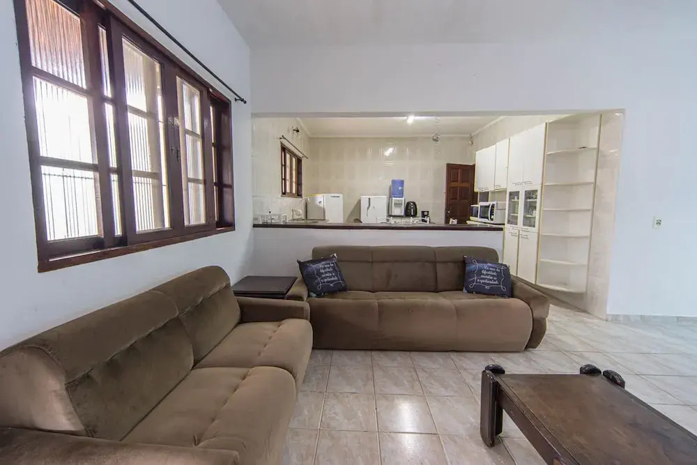 Casa com Piscina e Garagem a 550m da Praia