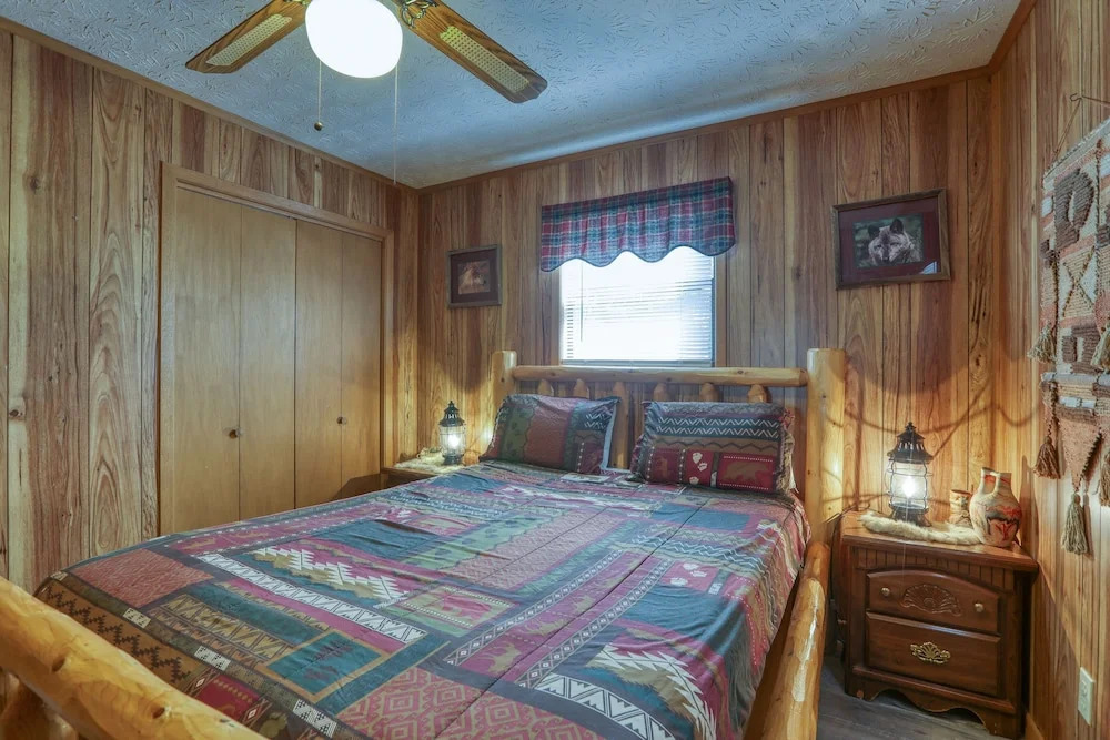 Wandering Creek - 2 Bedrooms, 1 Baths, Sleeps 6 Cabin by RedAwning