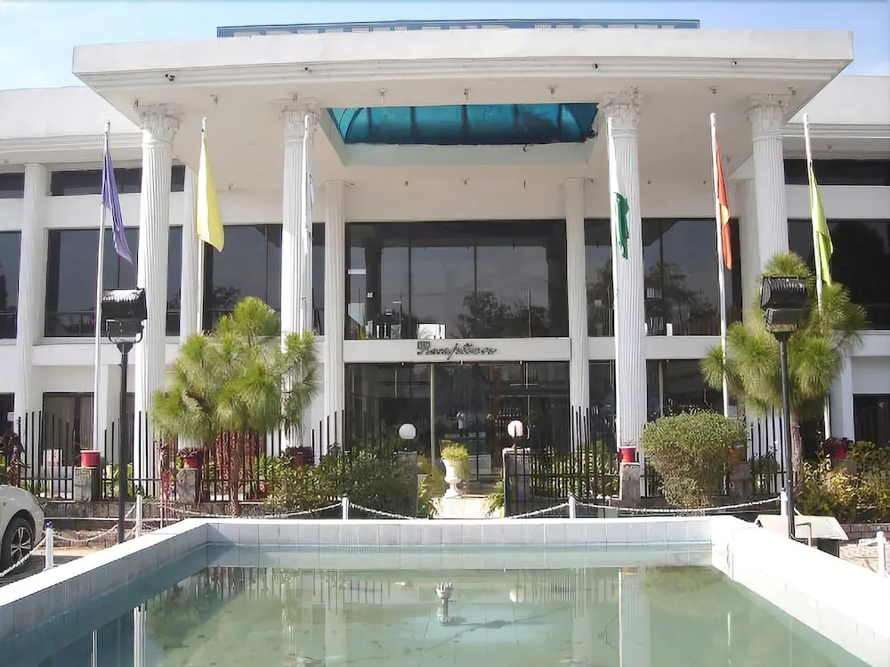 Dreamland Hotel