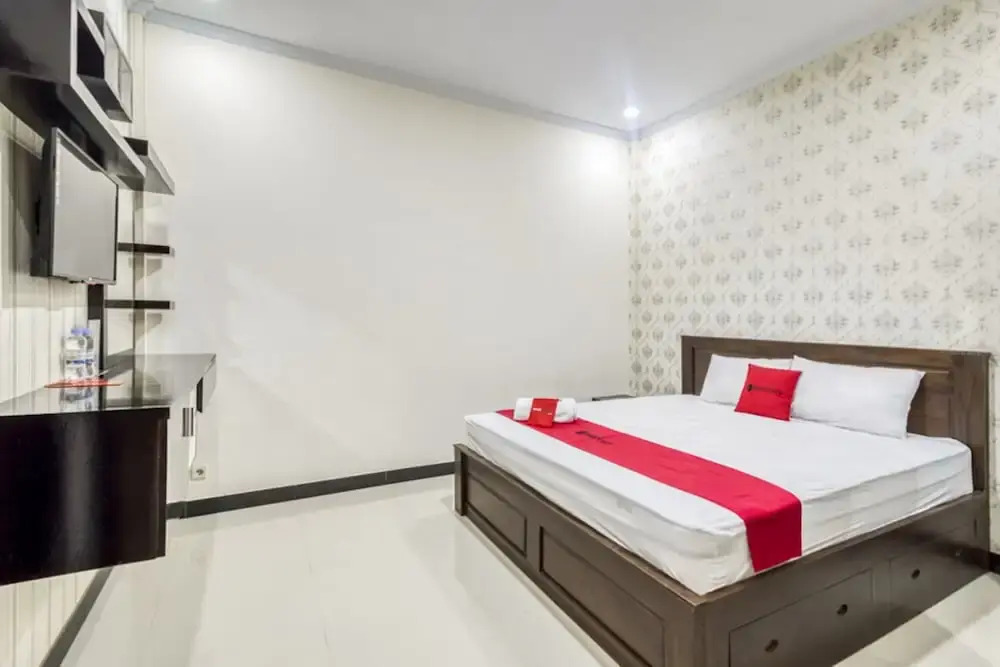 RedDoorz Syariah near Bandara Adisucipto Yogyakarta