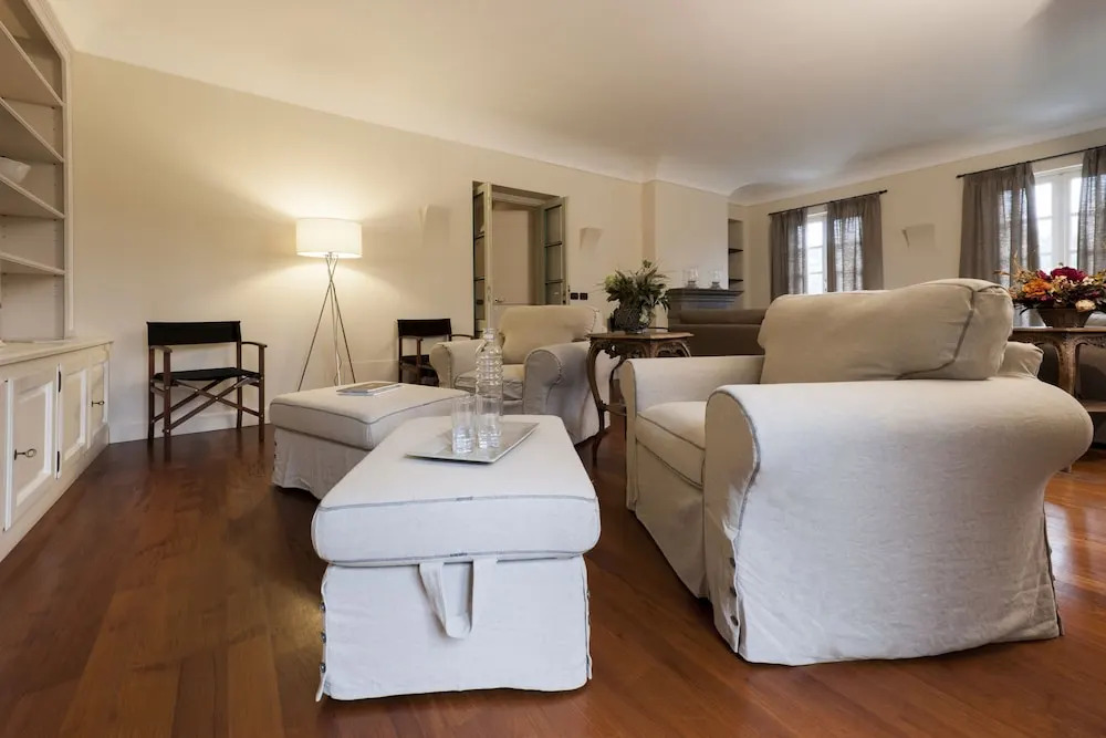 Villa con piscina tra gli ulivi di Rapallo