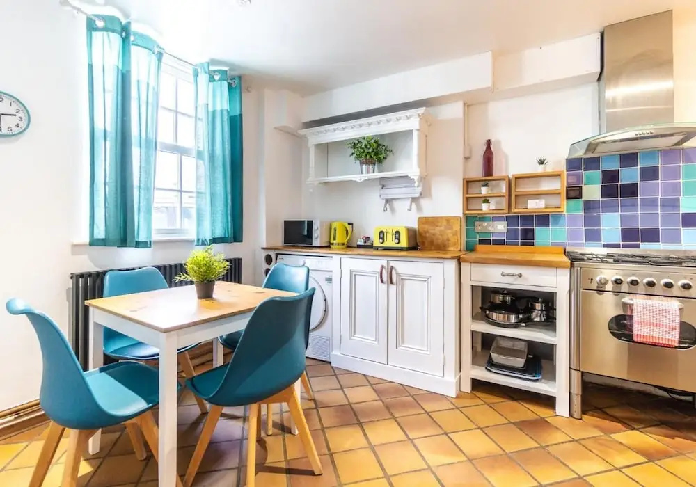 Pebble Mews House - Sleeps 6 to 8 Guests