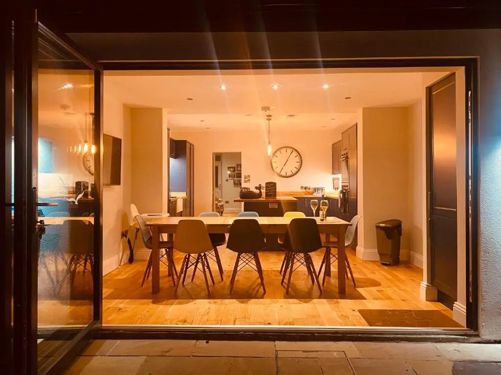 WESTREACH Filey - a 4 Bedroom, all en-suite sleep 8 Townhouse