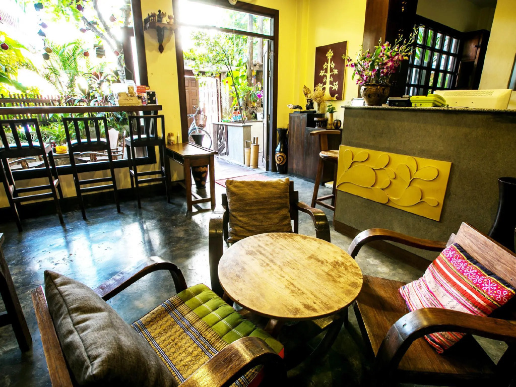 Ban Kong Rao Guesthouse - Quiet Santitham Oasis - Charming Garden & Mountain Views
