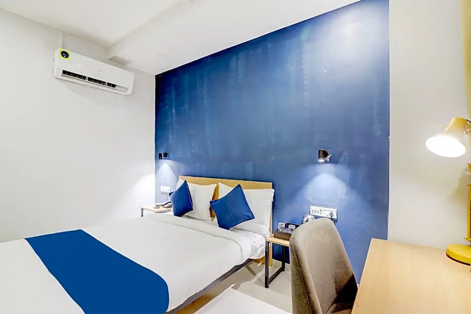 OYO SilverKey 80945 Ace Hotel