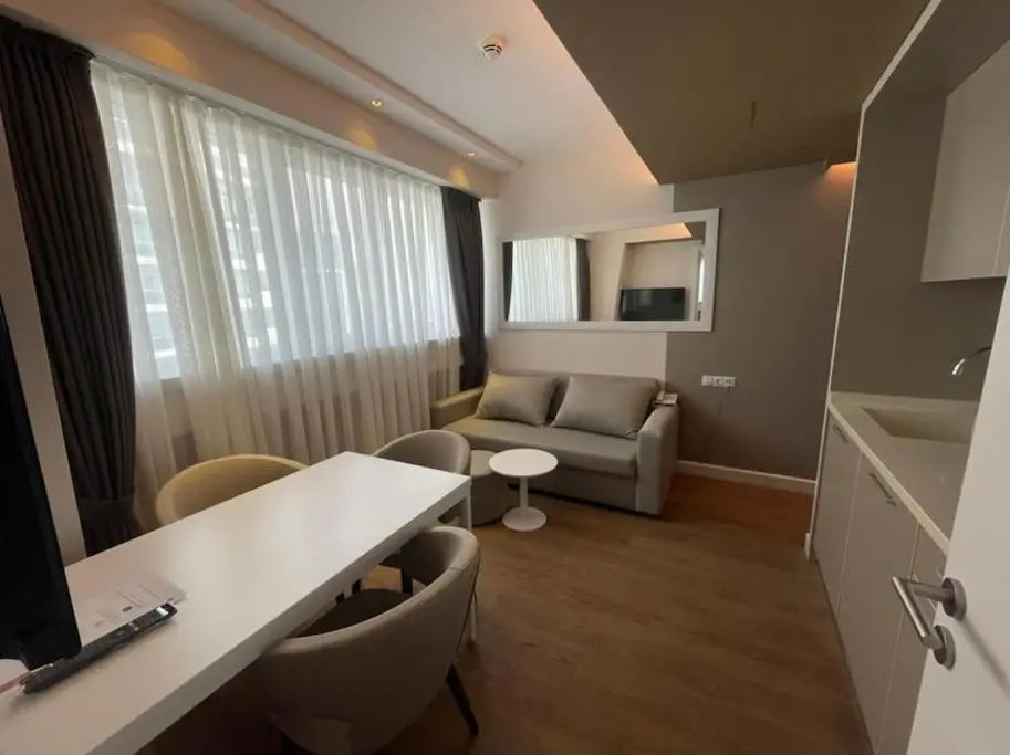 Leo Group BEST LUXURY SUITE 2537 Alliance Palace