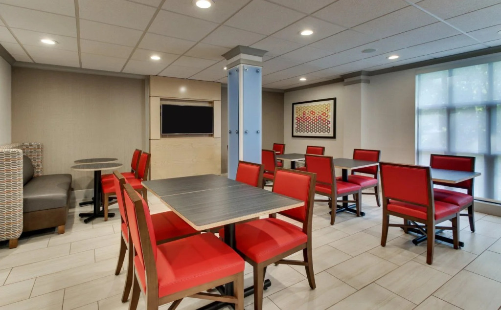 Holiday Inn Express Hotel & Suites - Atlanta/Emory University Area by IHG