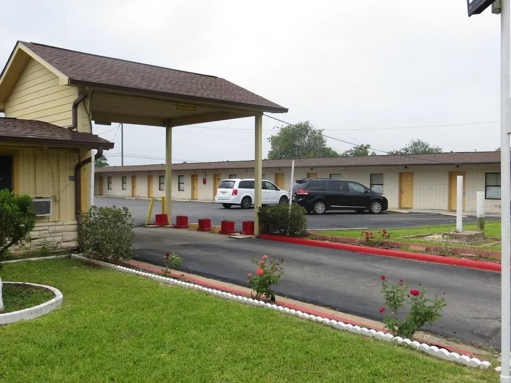 Travel Inn & Suites