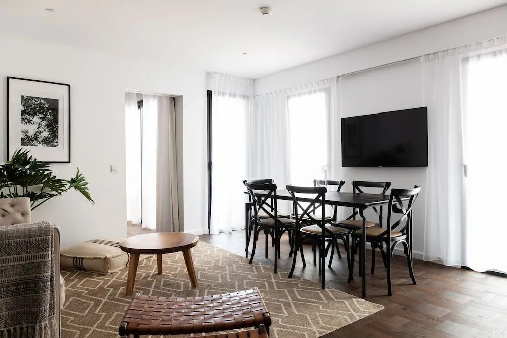 Terreno Suites